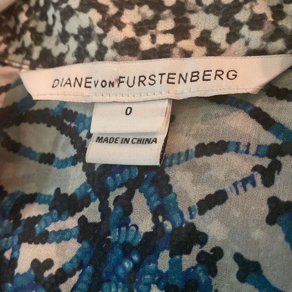 Diane Von Furstenberg All Silk Blue Watercolor 3/4 Bell Flutter cuff Dress 0 - Picture 4 of 8
